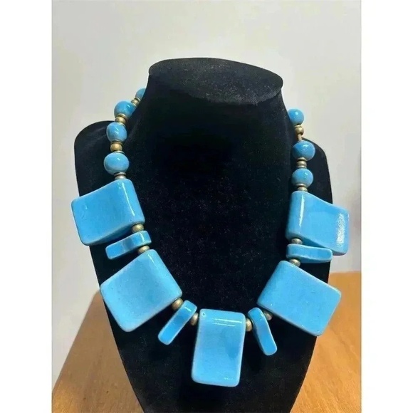 Vintage Turquoise Blue Beaded Necklace with Large Center-Pieces - Picture 4 of 4